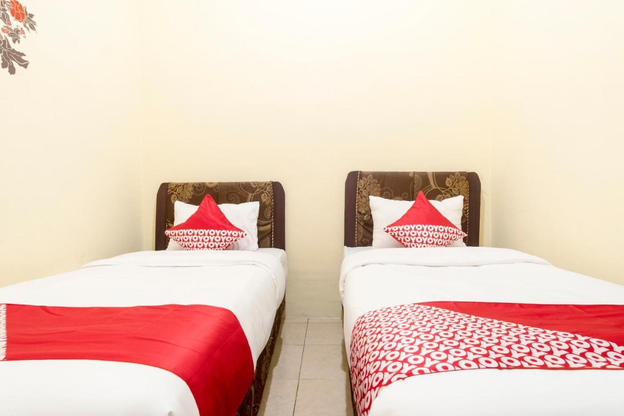 Oyo 723 Penginapan Nia Mandiri Syariah Medan Extérieur photo