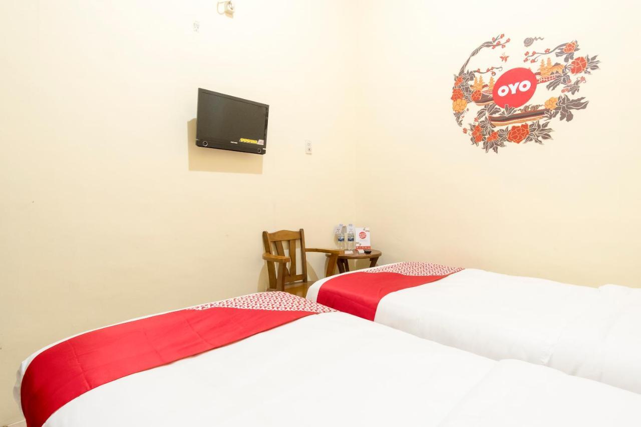 Oyo 723 Penginapan Nia Mandiri Syariah Medan Extérieur photo