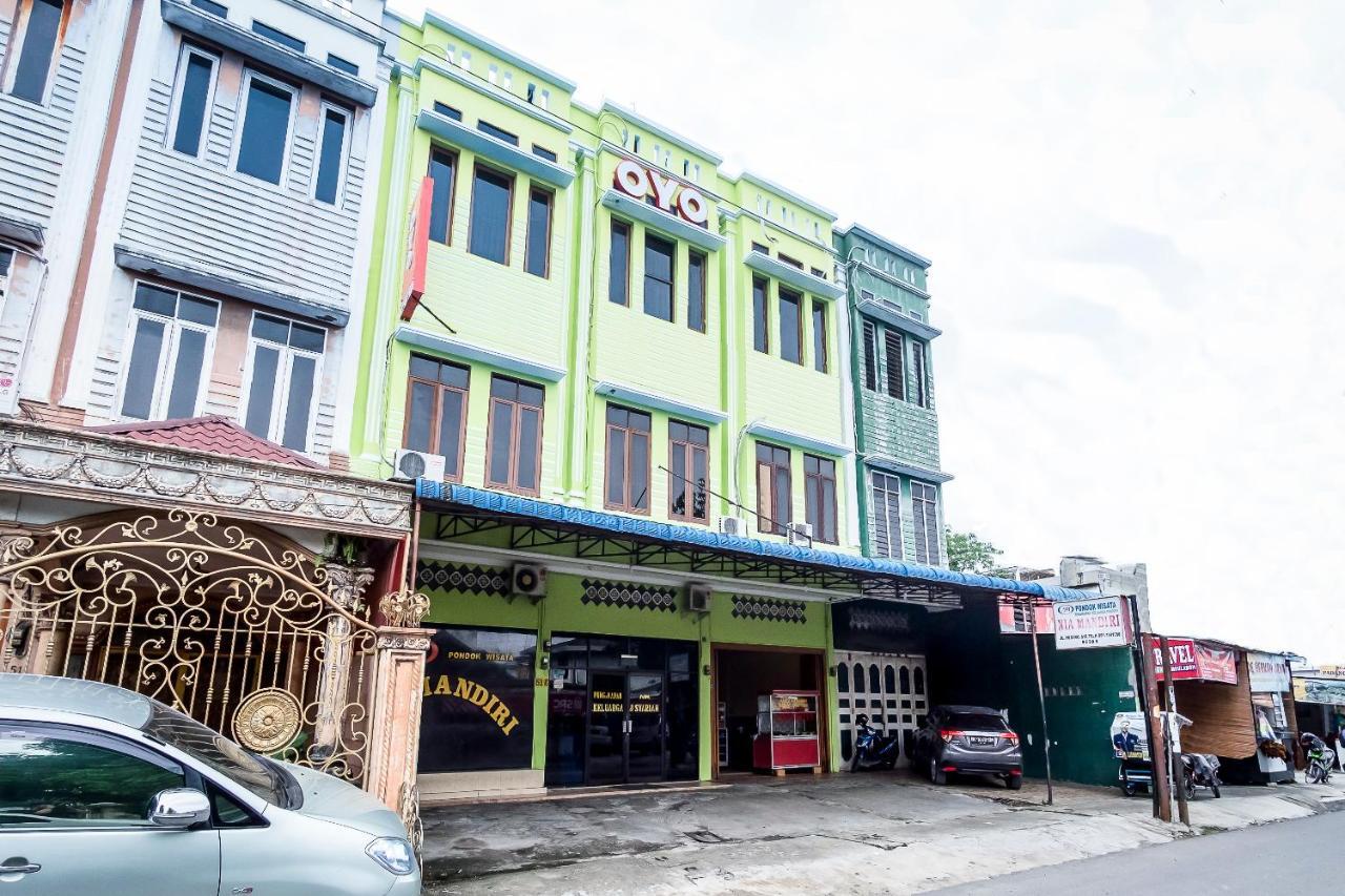 Oyo 723 Penginapan Nia Mandiri Syariah Medan Extérieur photo