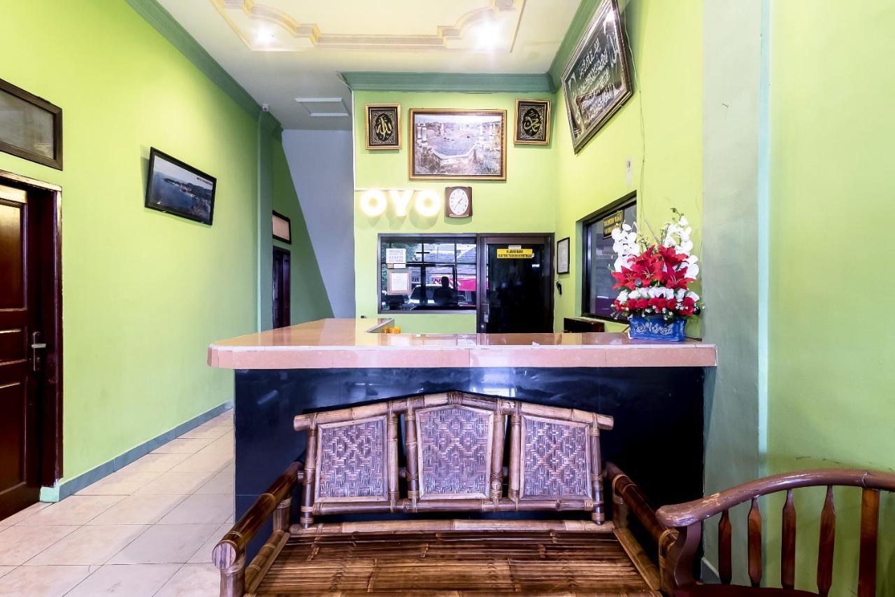 Oyo 723 Penginapan Nia Mandiri Syariah Medan Extérieur photo