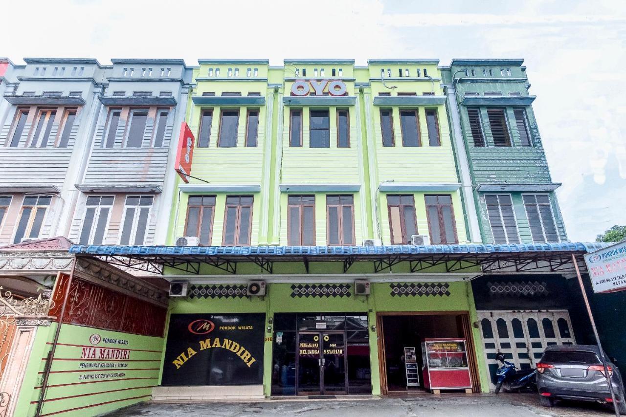 Oyo 723 Penginapan Nia Mandiri Syariah Medan Extérieur photo