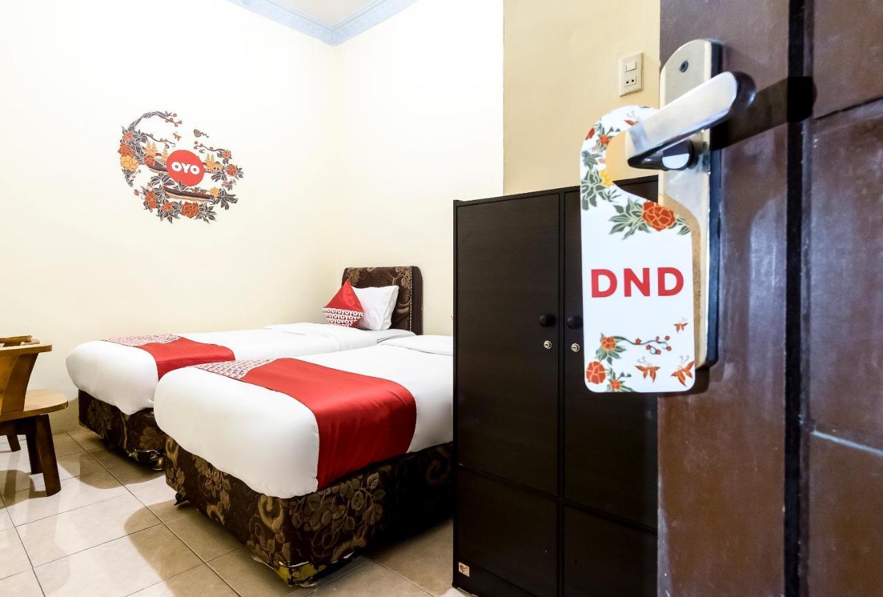 Oyo 723 Penginapan Nia Mandiri Syariah Medan Extérieur photo