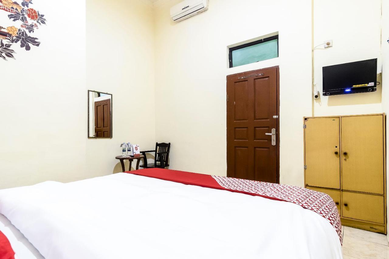 Oyo 723 Penginapan Nia Mandiri Syariah Medan Extérieur photo