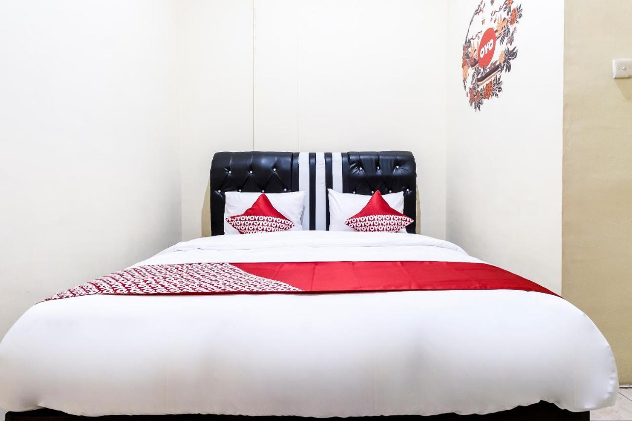 Oyo 723 Penginapan Nia Mandiri Syariah Medan Extérieur photo
