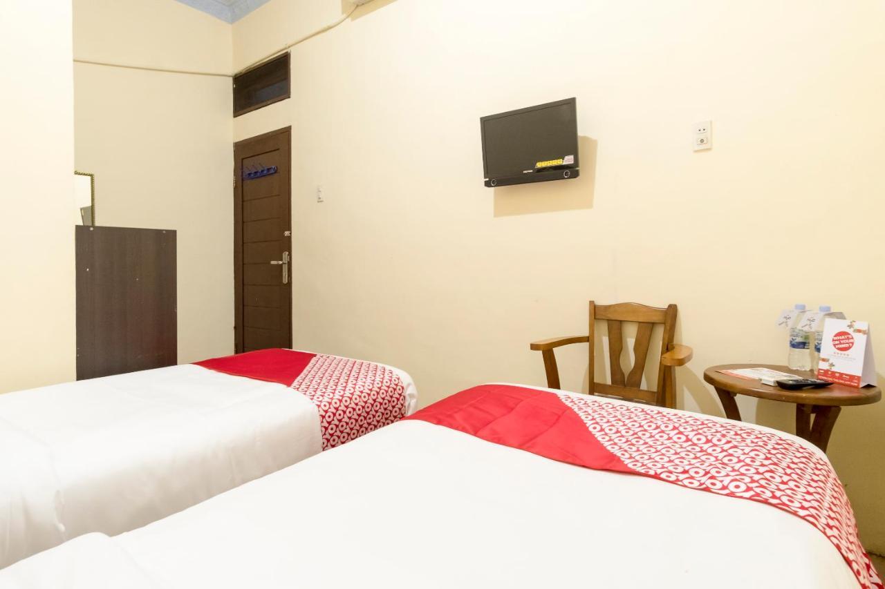 Oyo 723 Penginapan Nia Mandiri Syariah Medan Extérieur photo