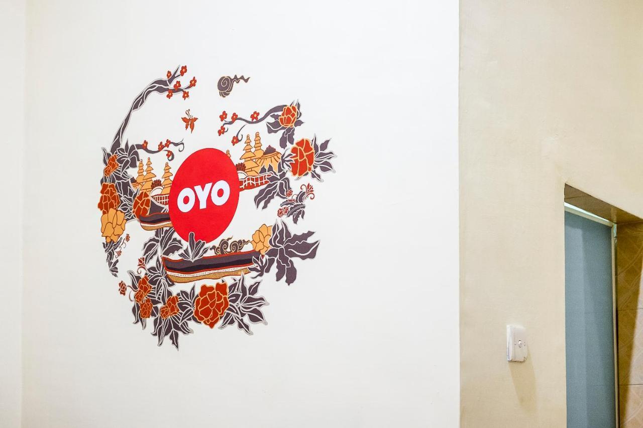 Oyo 723 Penginapan Nia Mandiri Syariah Medan Extérieur photo