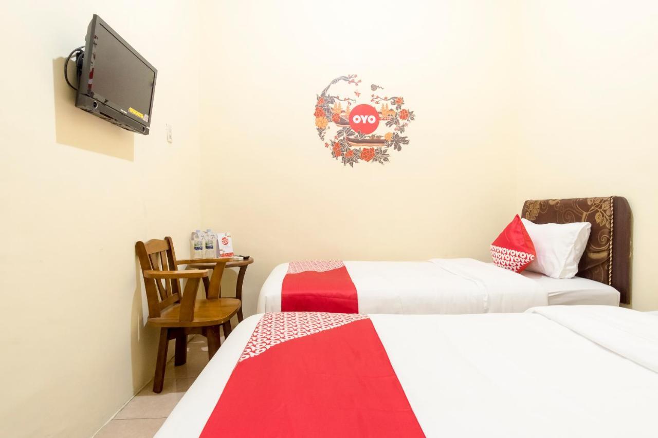 Oyo 723 Penginapan Nia Mandiri Syariah Medan Extérieur photo
