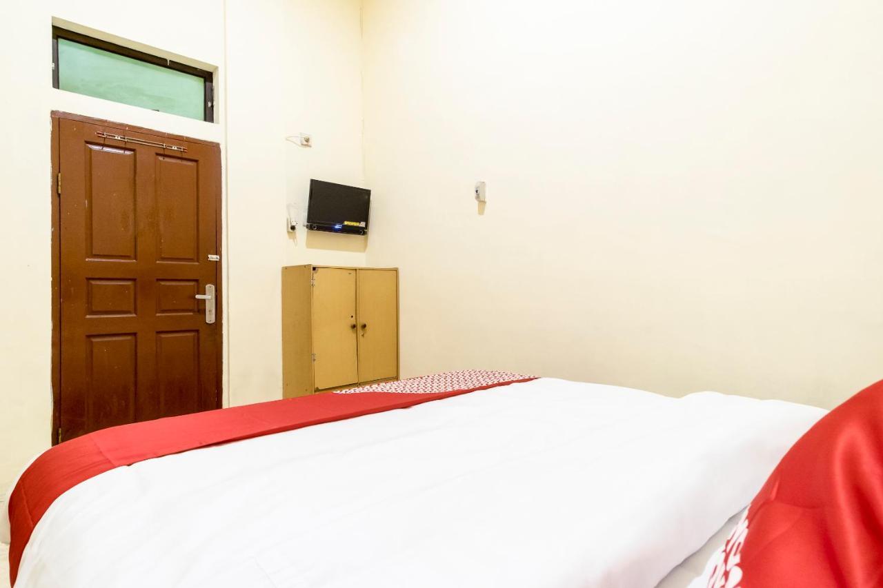 Oyo 723 Penginapan Nia Mandiri Syariah Medan Extérieur photo