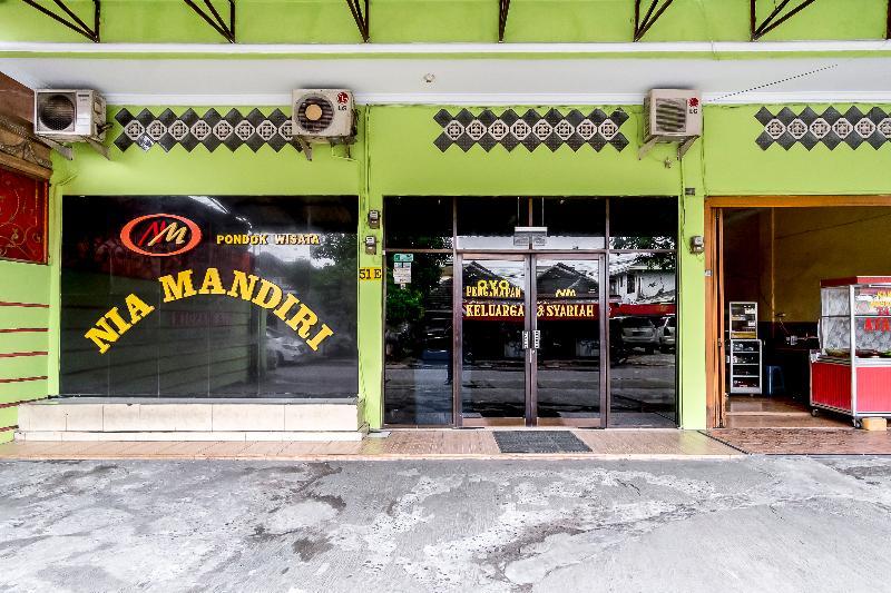 Oyo 723 Penginapan Nia Mandiri Syariah Medan Extérieur photo