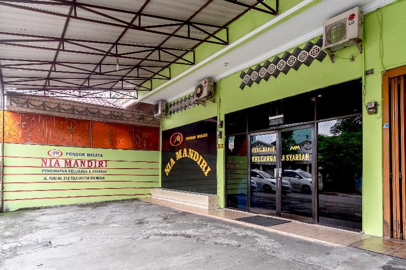 Oyo 723 Penginapan Nia Mandiri Syariah Medan Extérieur photo