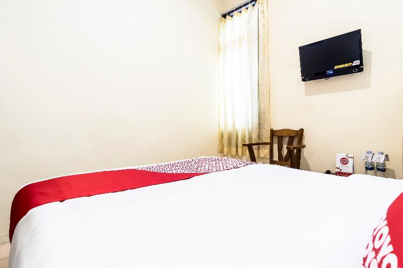 Oyo 723 Penginapan Nia Mandiri Syariah Medan Extérieur photo